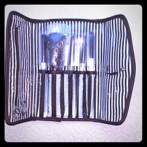HENRI BENDEL MAKEUP BRUSH TRAVEL SET - NEW!